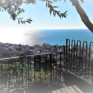 la-casa-dei-limoni-genoa.hotelitalianriviera.com/